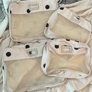 Set of 4 Calpak packing cubes like new